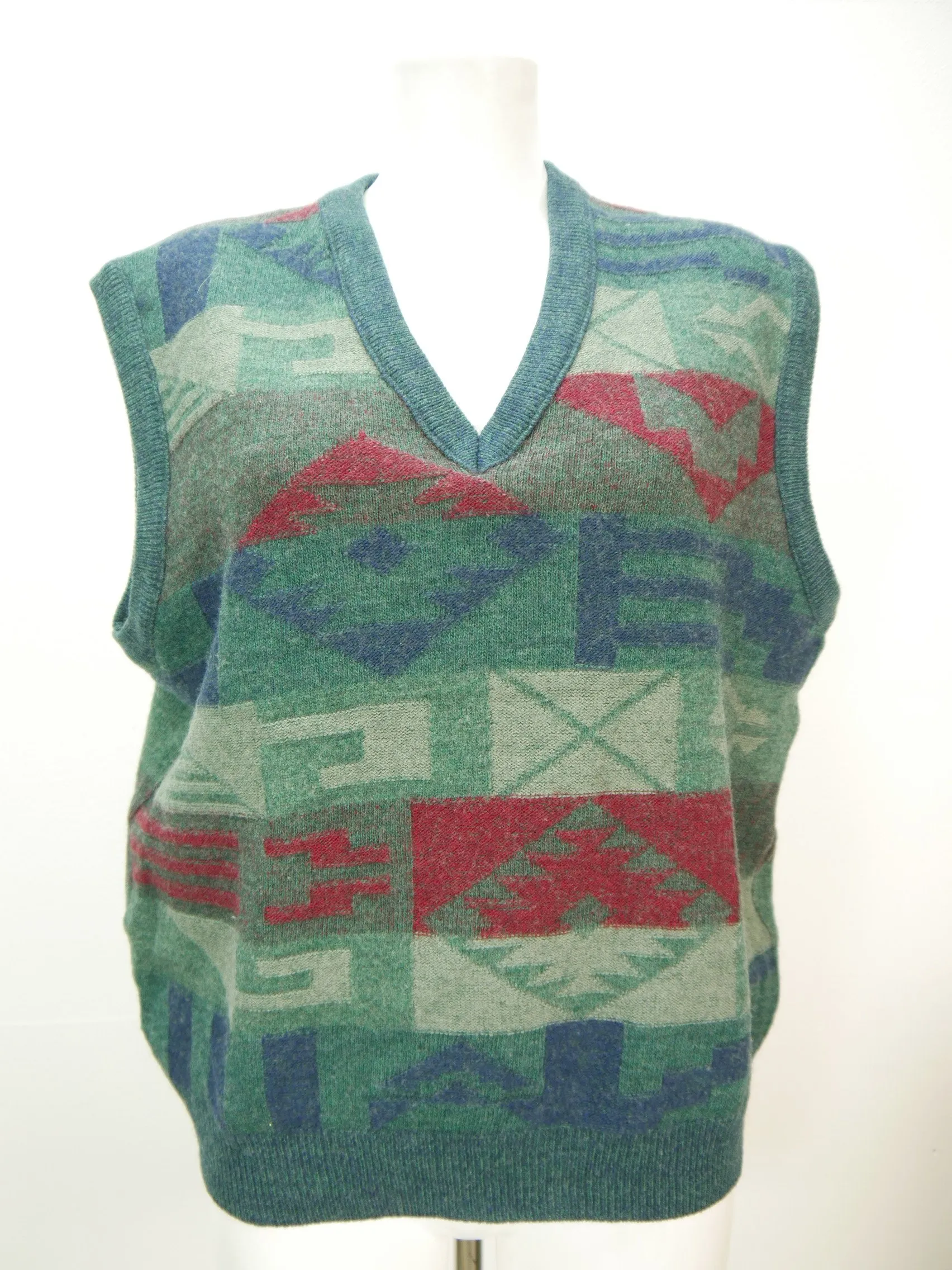 Fesch grüner Pullunder mit V-Ausschnitt toller Herren Norweger Pullover Gr.52