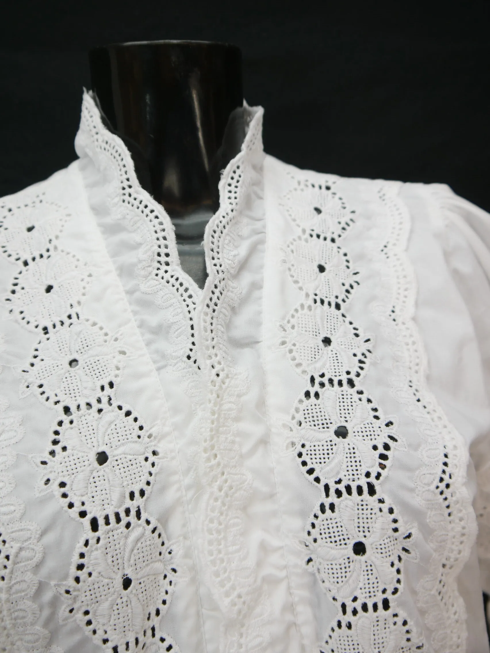 Gr.36/38 Trachtenbluse weiß Bluse für Dirndl mit Spitze und Stickerei TB9280