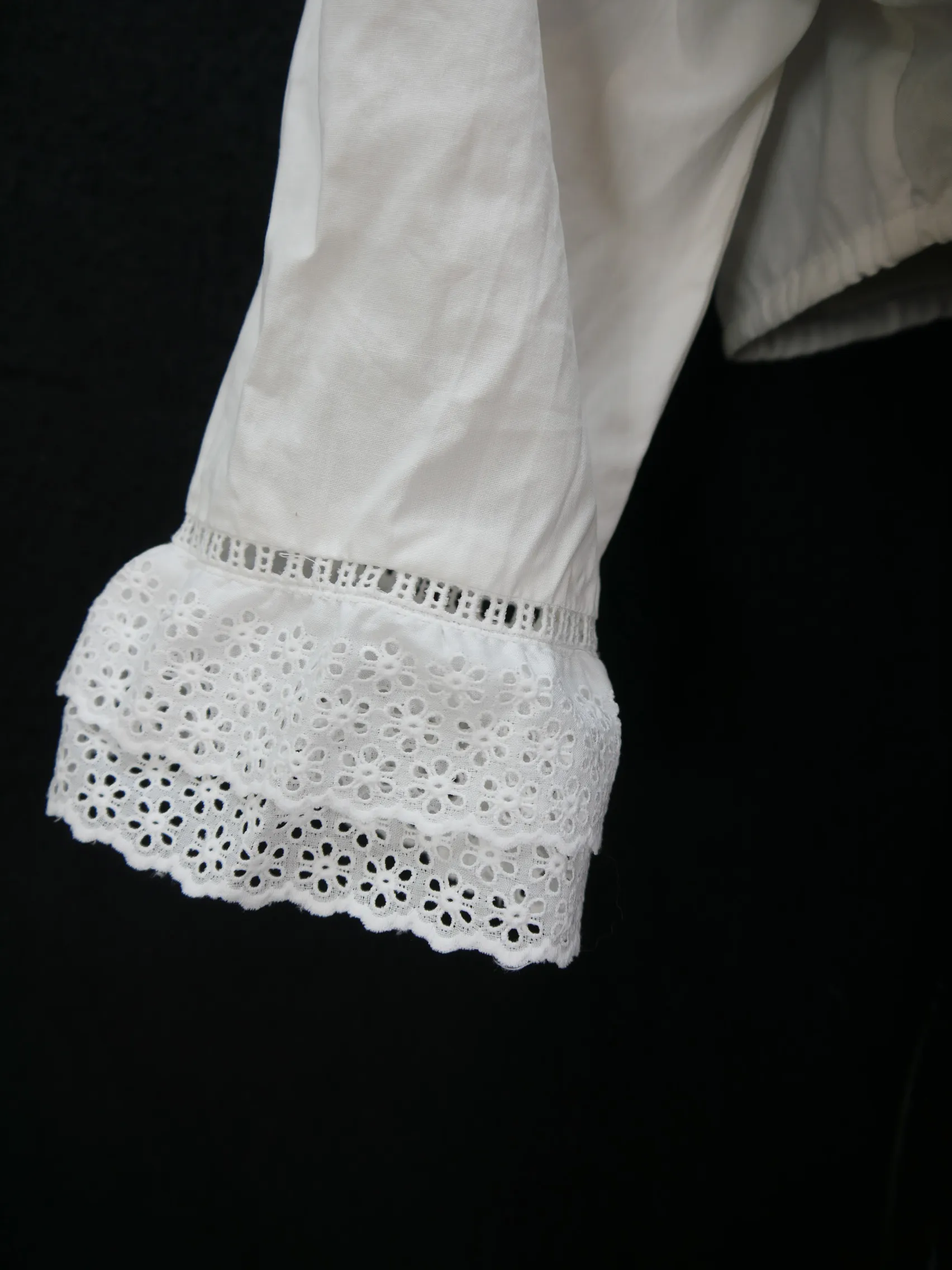 Gr.46 Dirndlbluse süße Bluse für Dirndl mit toller Spitze Trachtenbluse B8752