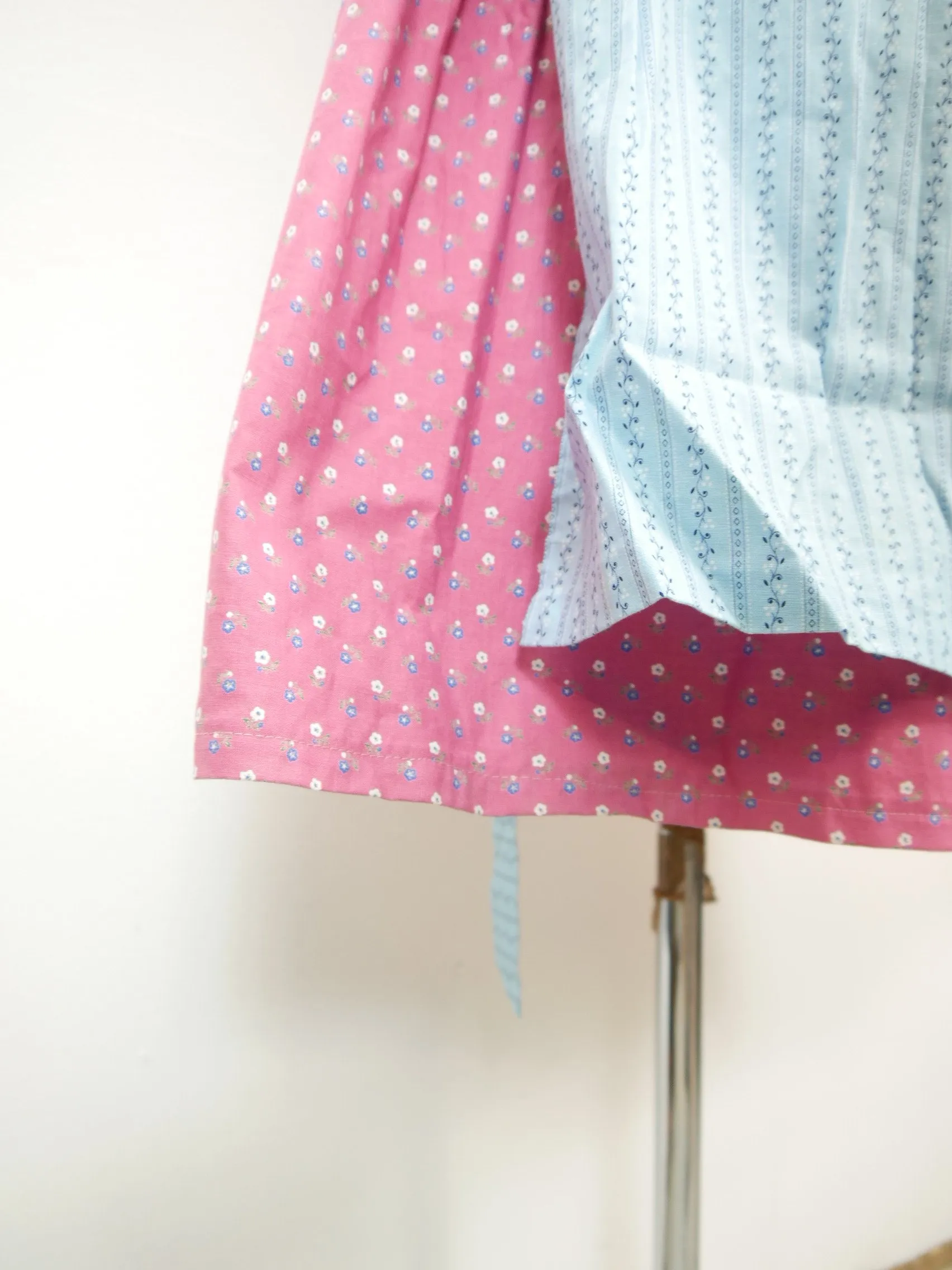 Handarbeit Baumwolle rosa mit Blümchenmuster tolles Dirndl mit Schürze Gr.38