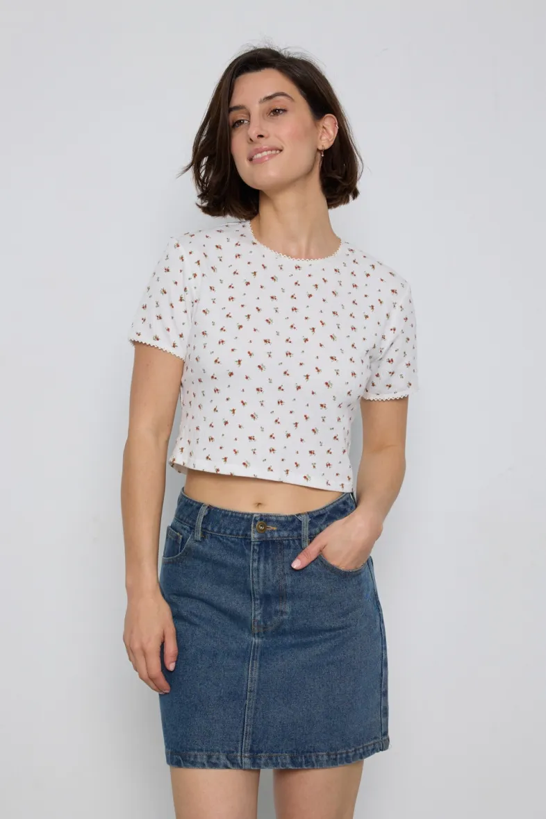 Kurzes weißes T-Shirt