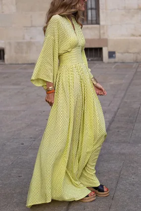 Langärmliges Kleid mit V-Ausschnitt und ausgestelltem Rock