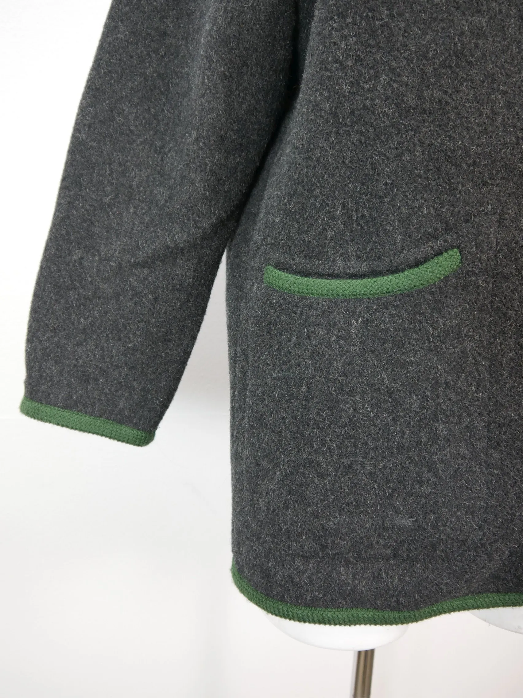 Neuwertig schwarz Walker mit Murmeltier Stickerei Trachtenjacke Jacke Gr.40